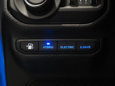 Used 2022 Jeep Wrangler Unlimited Sahara w/ Cold Weather Group image 29