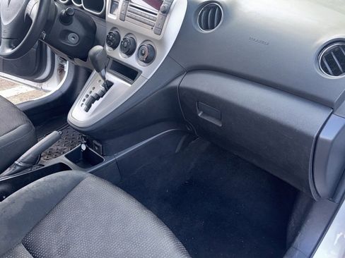 Used 2010 Pontiac Vibe w/ Preferred Package image 16