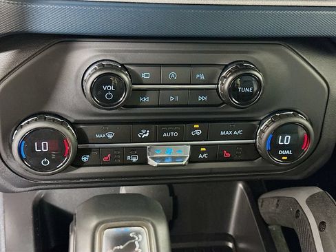 Used 2024 Ford Bronco Outer Banks AWD/4WD image 16