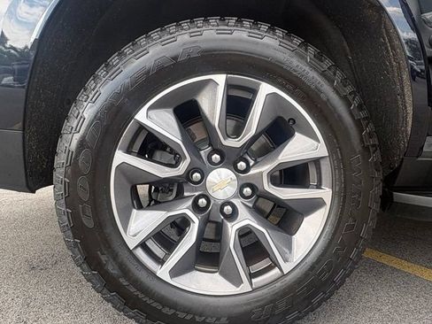 Used 2022 Chevrolet Tahoe LT w/ Luxury Package AWD/4WD image 22