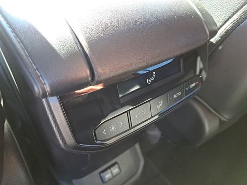 Certified 2023 Toyota Highlander XLE image 11