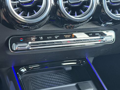 Used 2024 Mercedes-Benz GLB 35 AMG 4MATIC image 23