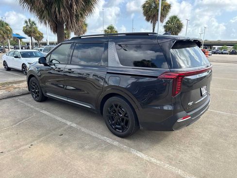 Used 2026 Kia Carnival SX Prestige FWD image 2