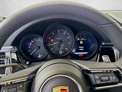 Certified 2025 Porsche Macan AWD/4WD image 15