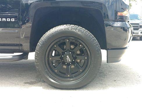 Used 2017 Chevrolet Silverado 1500 LT w/ All Star Edition AWD/4WD image 31