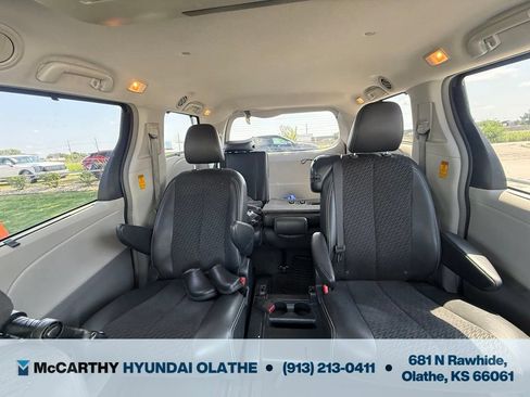 Used 2014 Toyota Sienna SE w/ SE Premium Package w/Entune FWD image 4
