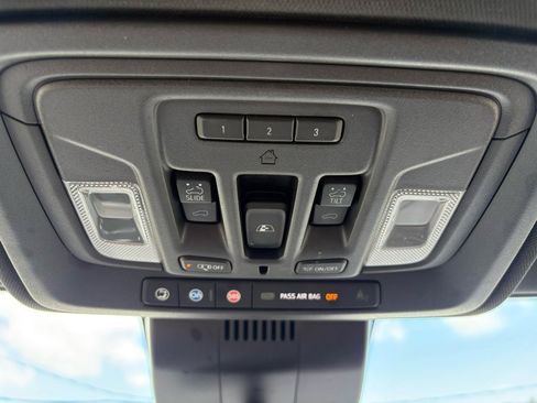 Used 2022 Chevrolet Silverado 1500 High Country w/ High Country Premium Package AWD/4WD image 34