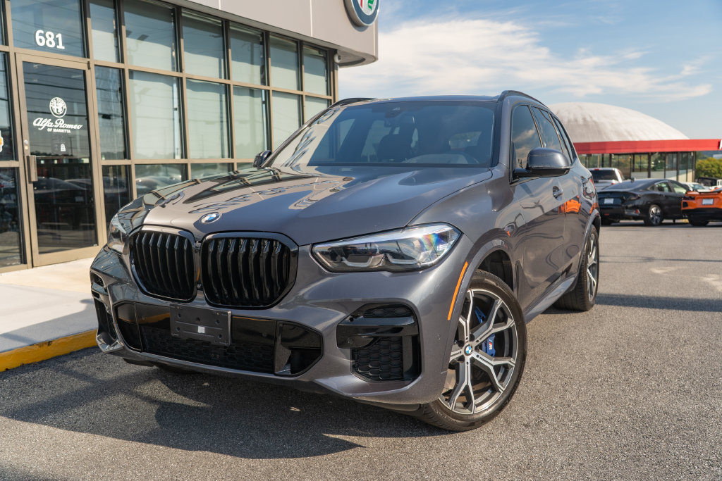 Used 2022 BMW X5 M50i w/ Premium Package AWD/4WD image 2