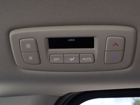 Used 2025 Kia Carnival FWD image 45