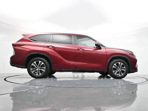 Used 2023 Toyota Highlander XLE image 47