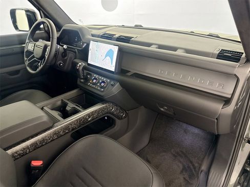 Used 2025 Land Rover Defender 110 image 29