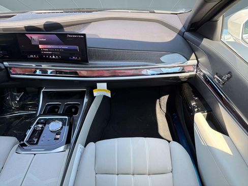 New 2026 BMW i7 xDrive60 AWD/4WD image 28