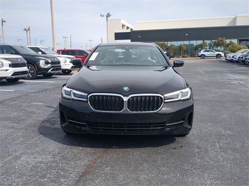 Used 2023 BMW 530e xDrive image 3