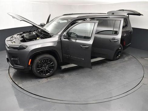 New 2026 Jeep Grand Wagoneer Summit image 27