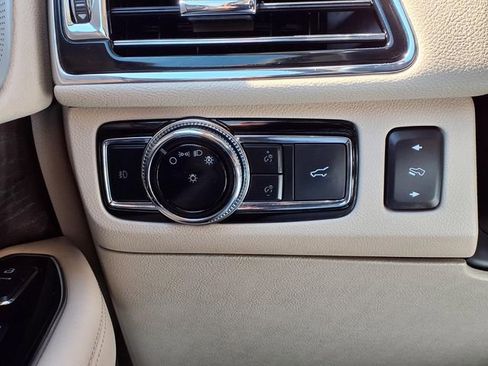 Used 2020 Lincoln Navigator L Reserve w/ Luxury Package RWD image 17
