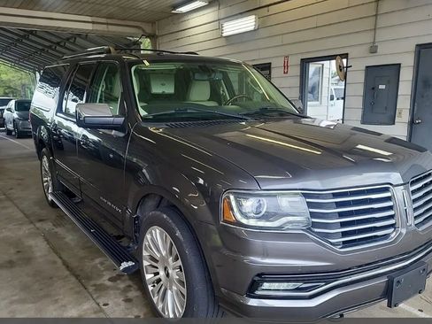 Used 2015 Lincoln Navigator L 4WD w/ Equipment Group 101A Reserve image 4
