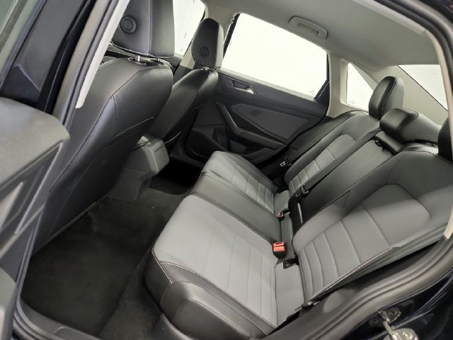 Used 2025 Volkswagen Jetta SE FWD image 19