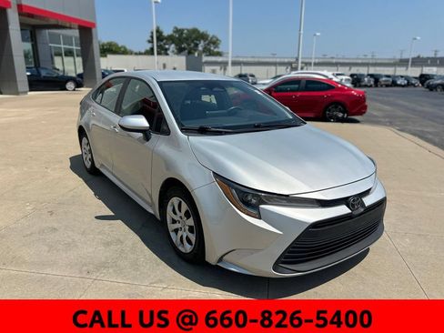 Used 2025 Toyota Corolla LE FWD image 4