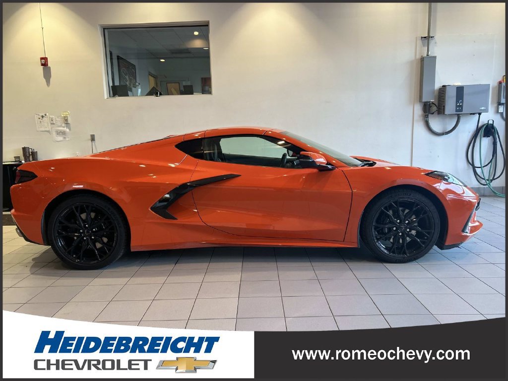 Used 2025 Chevrolet Corvette Stingray Coupe w/ 1LT RWD image 2