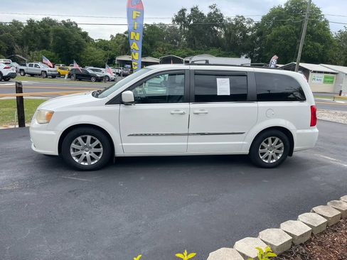 Used 2013 Chrysler Town & Country Touring FWD image 34
