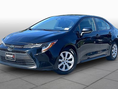 Used 2024 Toyota Corolla LE FWD image 2