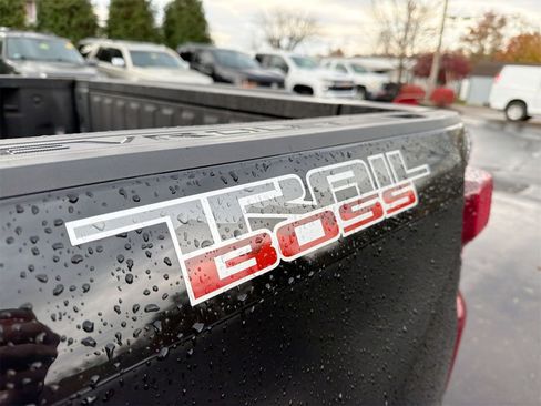 Used 2022 Chevrolet Silverado 1500 LT Trail Boss w/ Convenience Package II image 25