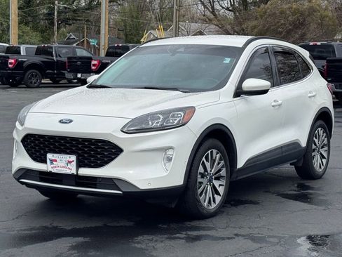 Used 2021 Ford Escape Titanium image 2