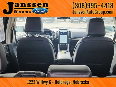 Used 2024 Ford Edge SEL image 11