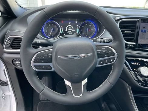 Used 2026 Chrysler Pacifica Limited FWD image 14