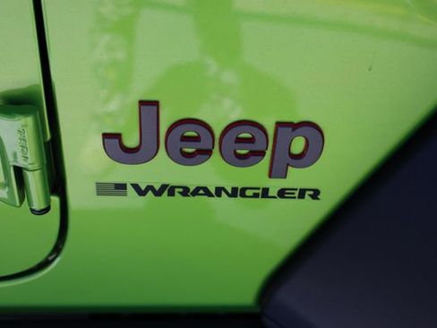 Used 2025 Jeep Wrangler Rubicon w/ Convenience Group AWD/4WD image 41