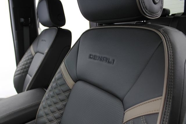 New 2026 GMC Canyon Denali AWD/4WD image 17