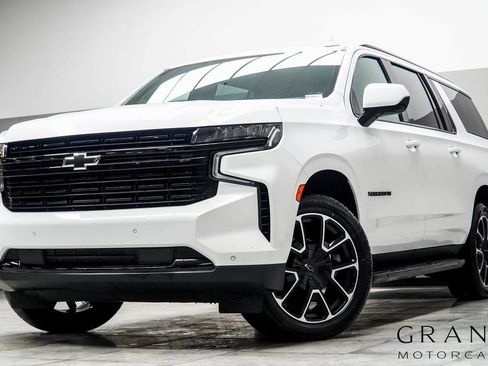 Used 2024 Chevrolet Suburban RST image 1
