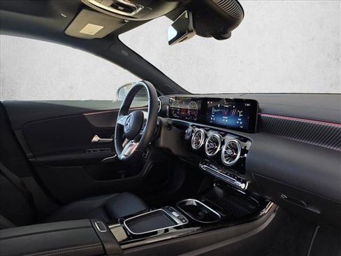 Used 2025 Mercedes-Benz CLA 250 image 11