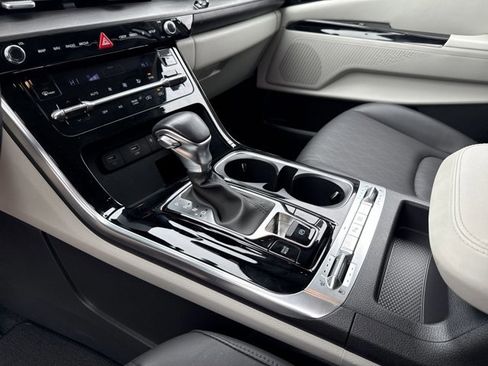 Used 2024 Kia Carnival SX image 20