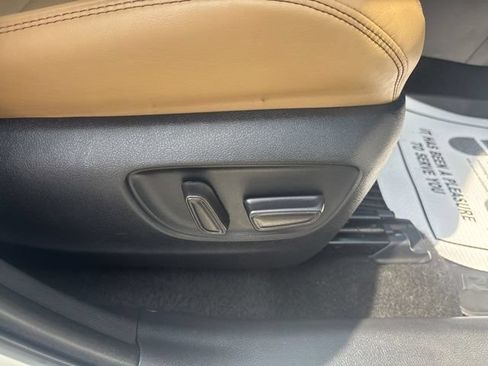 Used 2022 Toyota RAV4 Limited AWD/4WD image 8