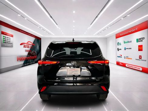 Used 2021 Toyota Highlander XLE image 6