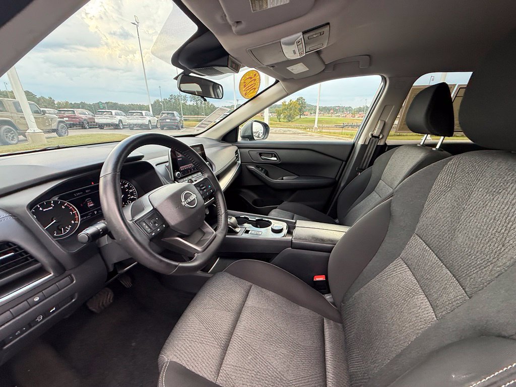 Used 2025 Nissan Rogue SV AWD/4WD image 43