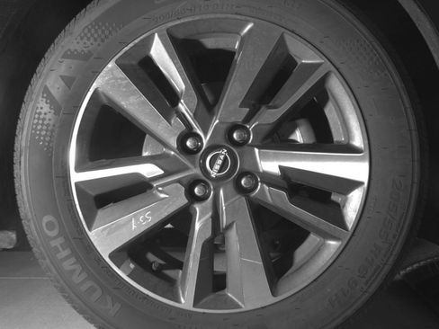 Used 2025 Nissan Versa SV FWD image 16