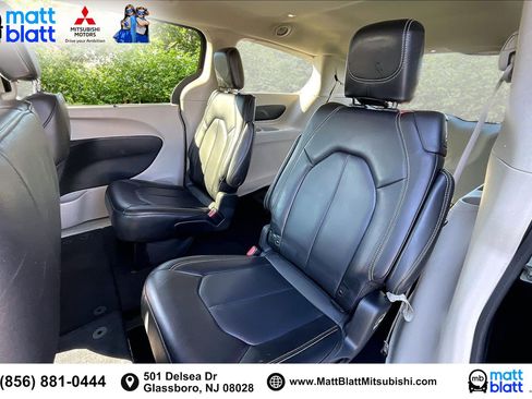 Used 2023 Chrysler Pacifica Touring-L image 27