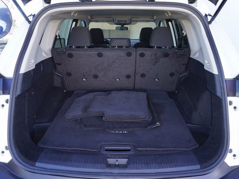 Used 2023 Nissan Rogue S image 9