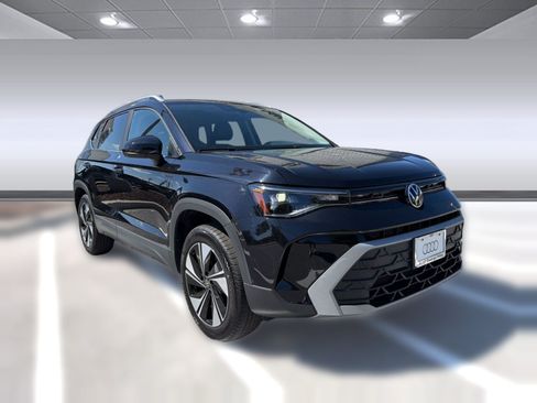 Used 2025 Volkswagen Taos SE AWD/4WD image 7