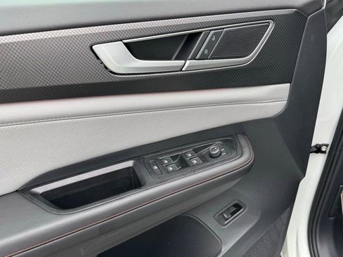 Certified 2025 Volkswagen Atlas Peak Edition SE image 33