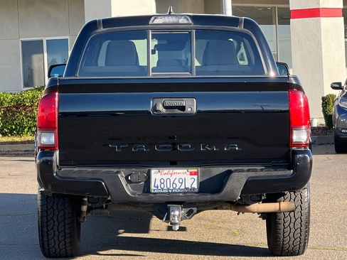 Used 2019 Toyota Tacoma SR image 8