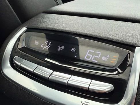 Used 2023 Cadillac XT6 Premium Luxury image 23