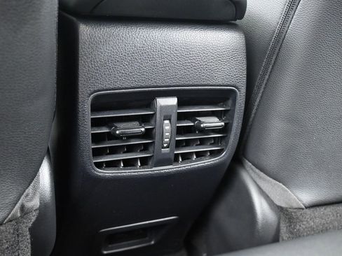 Used 2022 Toyota Corolla Cross XLE image 35