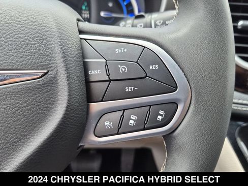 Used 2024 Chrysler Pacifica Limited FWD image 18