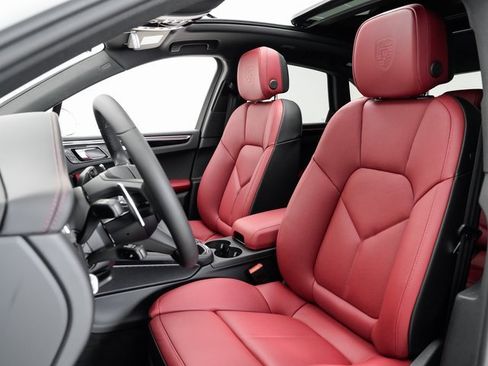 New 2025 Porsche Macan image 5