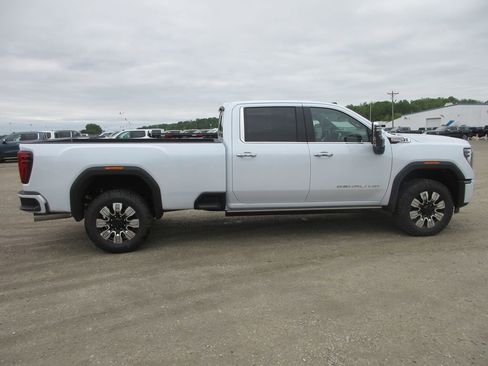 New 2026 GMC Sierra 3500 Denali w/ Denali Reserve Package AWD/4WD image 3