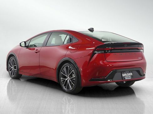 Used 2025 Toyota Prius XLE image 3