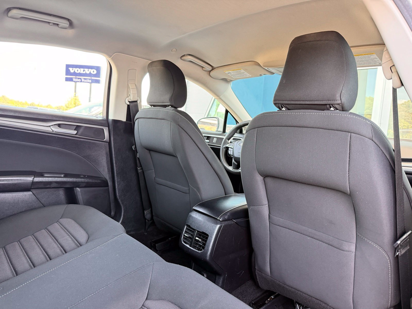 Used 2019 Ford Fusion SE FWD image 17
